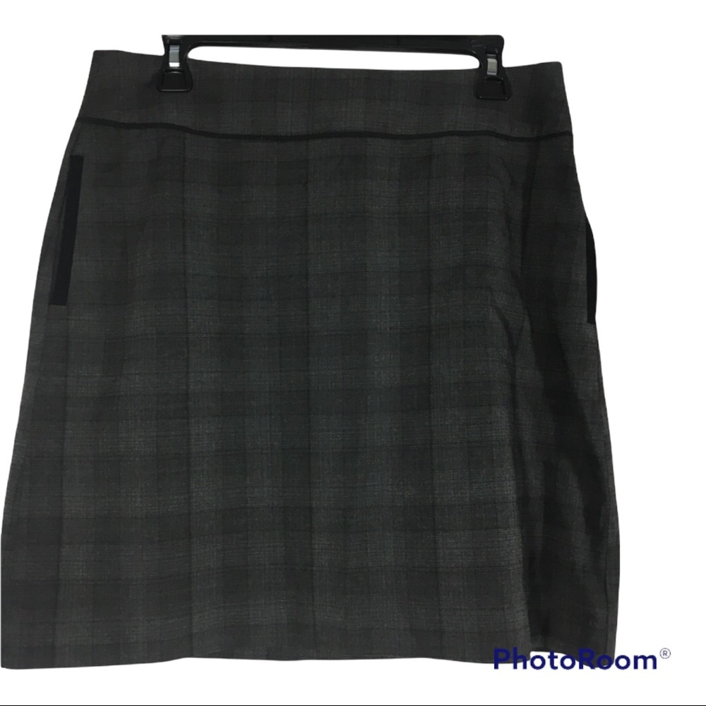 Daisy Fuentes Grey Black Plaid Skirt NWT Size 8